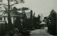An illustration from American country houses of to-day; an illustrated account of some excellent houses built and gardens planted during the last few years, showing unmistakable influence of the modern trend in ideals architectural (1915)