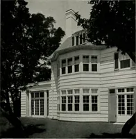 An illustration from American country houses of to-day; an illustrated account of some excellent houses built and gardens planted during the last few years, showing unmistakable influence of the modern trend in ideals architectural (1915)