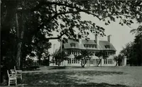 An illustration from American country houses of to-day; an illustrated account of some excellent houses built and gardens planted during the last few years, showing unmistakable influence of the modern trend in ideals architectural (1915)