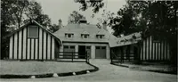 An illustration from American country houses of to-day; an illustrated account of some excellent houses built and gardens planted during the last few years, showing unmistakable influence of the modern trend in ideals architectural (1915)