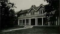 An illustration from American country houses of to-day; an illustrated account of some excellent houses built and gardens planted during the last few years, showing unmistakable influence of the modern trend in ideals architectural (1915)