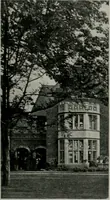 An illustration from American country houses of to-day; an illustrated account of some excellent houses built and gardens planted during the last few years, showing unmistakable influence of the modern trend in ideals architectural (1915)