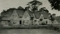 An illustration from American country houses of to-day; an illustrated account of some excellent houses built and gardens planted during the last few years, showing unmistakable influence of the modern trend in ideals architectural (1915)
