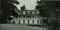 An illustration from American country houses of to-day; an illustrated account of some excellent houses built and gardens planted during the last few years, showing unmistakable influence of the modern trend in ideals architectural (1915)