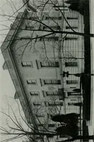 An illustration from American country houses of to-day; an illustrated account of some excellent houses built and gardens planted during the last few years, showing unmistakable influence of the modern trend in ideals architectural (1915)