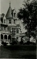 An illustration from American country houses of to-day; an illustrated account of some excellent houses built and gardens planted during the last few years, showing unmistakable influence of the modern trend in ideals architectural (1915)