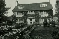 An illustration from American country houses of to-day; an illustrated account of some excellent houses built and gardens planted during the last few years, showing unmistakable influence of the modern trend in ideals architectural (1915)