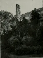 An illustration from American country houses of to-day; an illustrated account of some excellent houses built and gardens planted during the last few years, showing unmistakable influence of the modern trend in ideals architectural (1915)