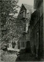 An illustration from American country houses of to-day; an illustrated account of some excellent houses built and gardens planted during the last few years, showing unmistakable influence of the modern trend in ideals architectural (1915)