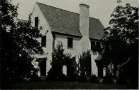 An illustration from American country houses of to-day; an illustrated account of some excellent houses built and gardens planted during the last few years, showing unmistakable influence of the modern trend in ideals architectural (1915)