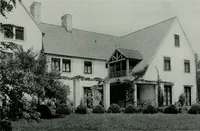 An illustration from American country houses of to-day; an illustrated account of some excellent houses built and gardens planted during the last few years, showing unmistakable influence of the modern trend in ideals architectural (1915)