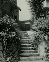 An illustration from American country houses of to-day; an illustrated account of some excellent houses built and gardens planted during the last few years, showing unmistakable influence of the modern trend in ideals architectural (1915)