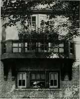 An illustration from American country houses of to-day; an illustrated account of some excellent houses built and gardens planted during the last few years, showing unmistakable influence of the modern trend in ideals architectural (1915)