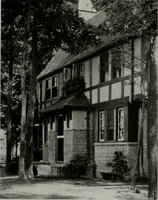 An illustration from American country houses of to-day; an illustrated account of some excellent houses built and gardens planted during the last few years, showing unmistakable influence of the modern trend in ideals architectural (1915)