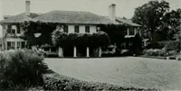 An illustration from American country houses of to-day; an illustrated account of some excellent houses built and gardens planted during the last few years, showing unmistakable influence of the modern trend in ideals architectural (1915)