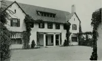 An illustration from American country houses of to-day; an illustrated account of some excellent houses built and gardens planted during the last few years, showing unmistakable influence of the modern trend in ideals architectural (1915)