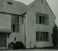 An illustration from American country houses of to-day; an illustrated account of some excellent houses built and gardens planted during the last few years, showing unmistakable influence of the modern trend in ideals architectural (1915)