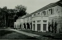 An illustration from American country houses of to-day; an illustrated account of some excellent houses built and gardens planted during the last few years, showing unmistakable influence of the modern trend in ideals architectural (1915)