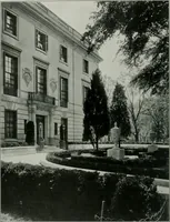 An illustration from American country houses of to-day; an illustrated account of some excellent houses built and gardens planted during the last few years, showing unmistakable influence of the modern trend in ideals architectural (1915)