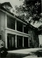 An illustration from American country houses of to-day; an illustrated account of some excellent houses built and gardens planted during the last few years, showing unmistakable influence of the modern trend in ideals architectural (1915)