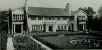 An illustration from American country houses of to-day; an illustrated account of some excellent houses built and gardens planted during the last few years, showing unmistakable influence of the modern trend in ideals architectural (1915)