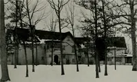 An illustration from American country houses of to-day; an illustrated account of some excellent houses built and gardens planted during the last few years, showing unmistakable influence of the modern trend in ideals architectural (1915)