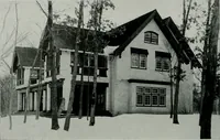 An illustration from American country houses of to-day; an illustrated account of some excellent houses built and gardens planted during the last few years, showing unmistakable influence of the modern trend in ideals architectural (1915)