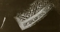 An illustration from Antiche trine italiane : trine ad ago (1908)