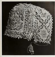 An illustration from Antiche trine italiane : trine ad ago (1908)