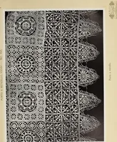An illustration from Antiche trine italiane : trine ad ago (1908)