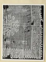 An illustration from Antiche trine italiane : trine ad ago (1908)