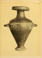 An illustration from Antiquités égyptiennes, grecques & romaines : marbres, bronzes verrerie, céramique, orféverie & objets divers provenant de l'ancienne collection Borelli Bey, appartenent à M. H. dont la vente aura lieu à Paris, Hotel Drouot, les mercredi 11 jeudi 12 et vendredi 13 juin 1913 (1913)