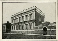 An illustration from Apollo : histoire générale des arts plastiques professée en 1902-1903 à l'École du Louvre (1907)