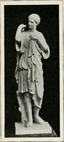 An illustration from Apollo : histoire générale des arts plastiques professée en 1902-1903 à l'École du Louvre (1907)