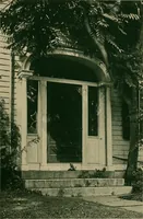 An illustration from An architectural monograph devoted to a comparative study of a group of early American doorways, Part Two: Porches (1921)