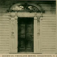 An illustration from An architectural monograph devoted to a comparative study of a group of early American doorways, (1921)
