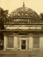 An illustration from The architecture of ancient Delhi : especially the buildings around the Kutb Minar (1872)