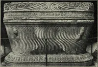 An illustration from Architectur und Ornamentik der antiken Sarkophage (1902)