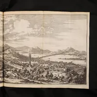 An illustration from Gedenkwaerdig bedryf der Nederlandsche Oost-Indische Maetschappye, op de kuste en in het keizerrijk van Taising of Sina: behelzende het tweede gezandschap aen den onder-koning Singlamong en veldheer Taising Lipoui; door Jan van Kampen en Konstantyn Nobel. Vervolgt met een verhael van het voorgevallen des jaers zestien hondert drie ein vier en zestig, op de kuste van Sina, en ontrent d'eilanden Tayowan, Formosa, Ay en Quemuy, onder 't gezag van Balthasar Bort: en het derde gezandschap aen Konchy, Tartarsche keizer van Sina en Oost-Tartarye: onder beleit van Zijne Ed. Pieter van Hoorn. Beneffens een beschryving van geheel Sina. Verciert doorgaens met verscheide kopere platen (1670)