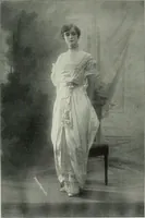 An illustration from Bekleidungskunst und Mode (1918)