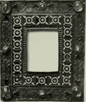 An illustration from Die byzantinischen Zellenschmelze der Sammlung Dr. Alex. von Swenigorodskoï und das darüber veröffentlichte Prachtwerk : archäologisch-kunstgeschichtliche Studie (1896)