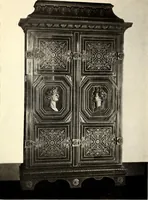 An illustration from Catalogue of the furniture, marbles, bronzes, clocks, candelabra, majolica, porcelain, glass, jewelery, goldsmith's and silversmith's work, ivories, medals, illuminations, miniatures, and objects of art generally, in the Wallace collection (1910)