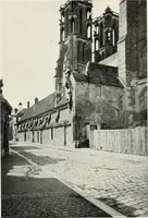 An illustration from Cathedrals and cloisters of the Isle de France (1910)