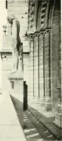 An illustration from Cathedrals and cloisters of the Isle de France (1910)