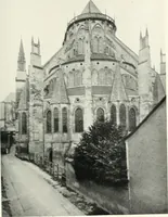 An illustration from Cathedrals and cloisters of the Isle de France (1910)