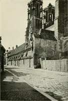 An illustration from Cathedrals and cloisters of the Isle de France : including Bourges, Troyes, Reims and Rouen (1910)