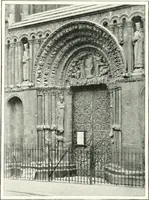 An illustration from The Cathedrals of England and Wales : their history, architecture, and associations ; with a series of Rembrandt plates and many illustrations in the text (1906)
