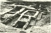An illustration from The Cemeteries of Abydos (1913)