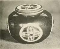 An illustration from Chinesisches Porzellan : seine Geschichte, Kunst und Technik (1913)
