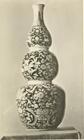 An illustration from Chinesisches Porzellan : seine Geschichte, Kunst und Technik (1913)